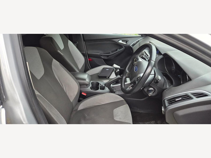 2011 Ford Focus photo 12