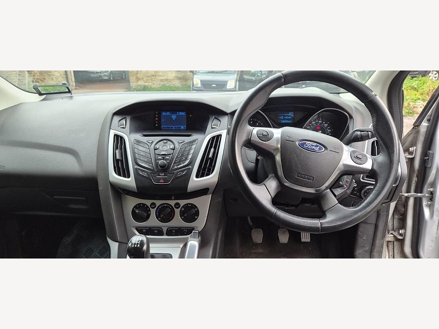 2011 Ford Focus photo 11