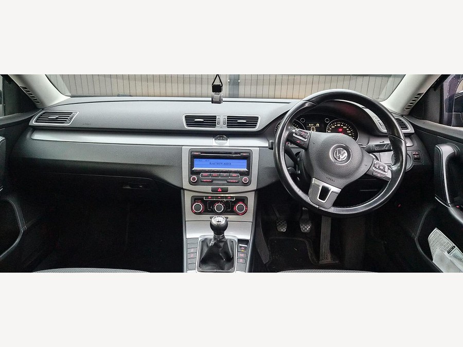 2011 Volkswagen Passat photo 11