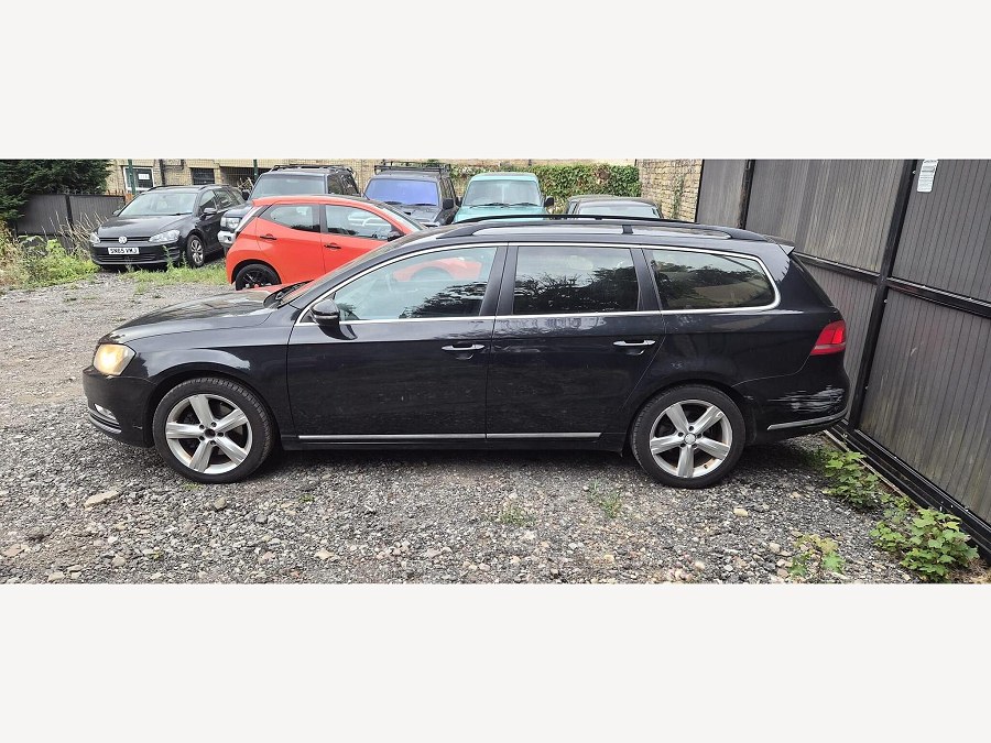 2011 Volkswagen Passat photo 7