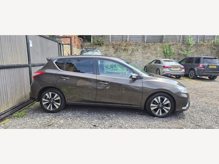 2015 Nissan Pulsar photo 9