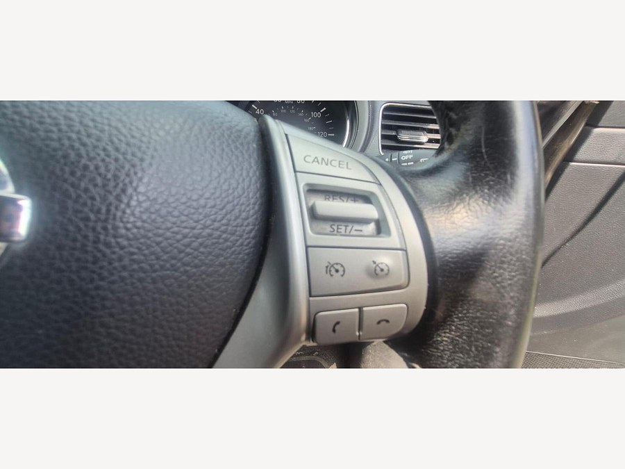 2015 Nissan Pulsar photo 14