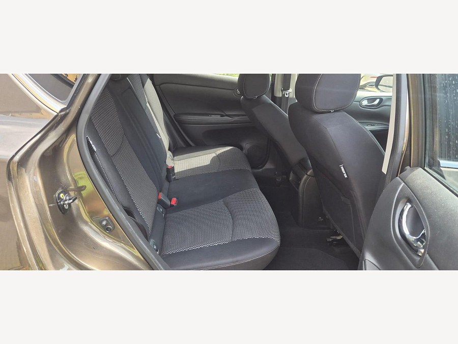 2015 Nissan Pulsar photo 12
