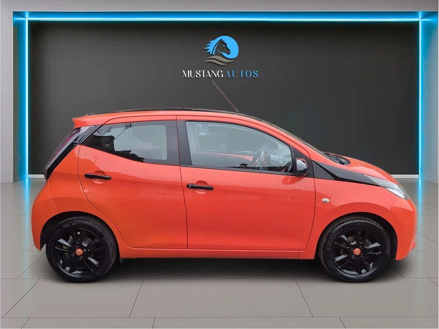 2015 Toyota AYGO photo 11