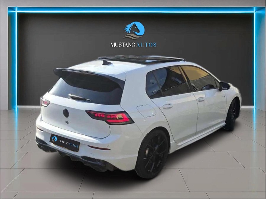 2025 Volkswagen Golf photo 9