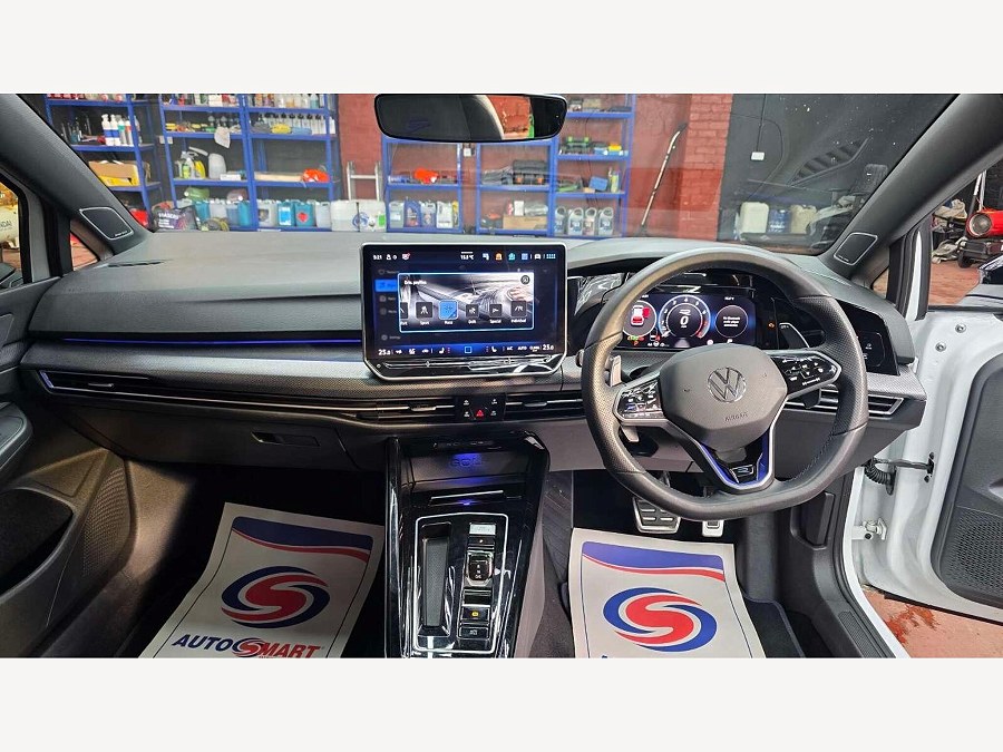 2025 Volkswagen Golf photo 11