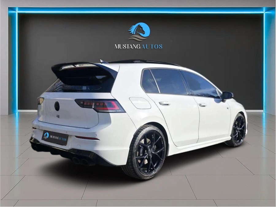 2025 Volkswagen Golf photo 10