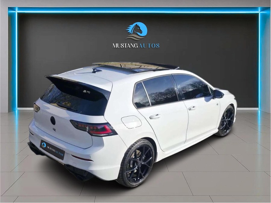 2025 Volkswagen Golf photo 8