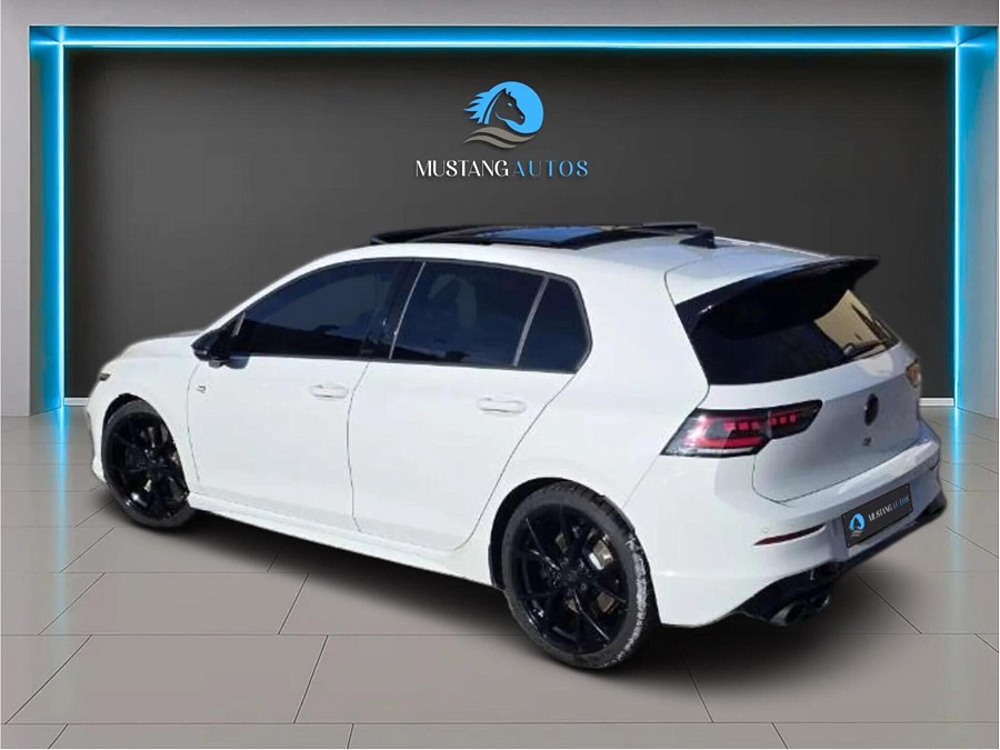 2025 Volkswagen Golf photo 4