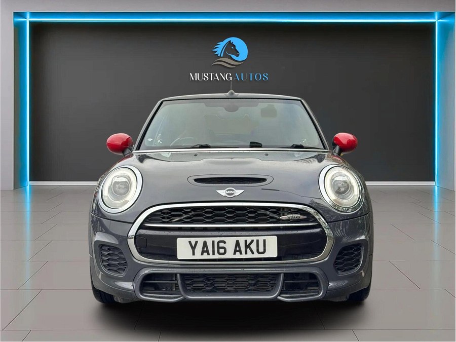 MINI Convertible photo 2