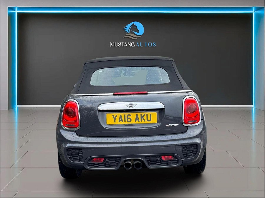 2016 MINI Convertible photo 4