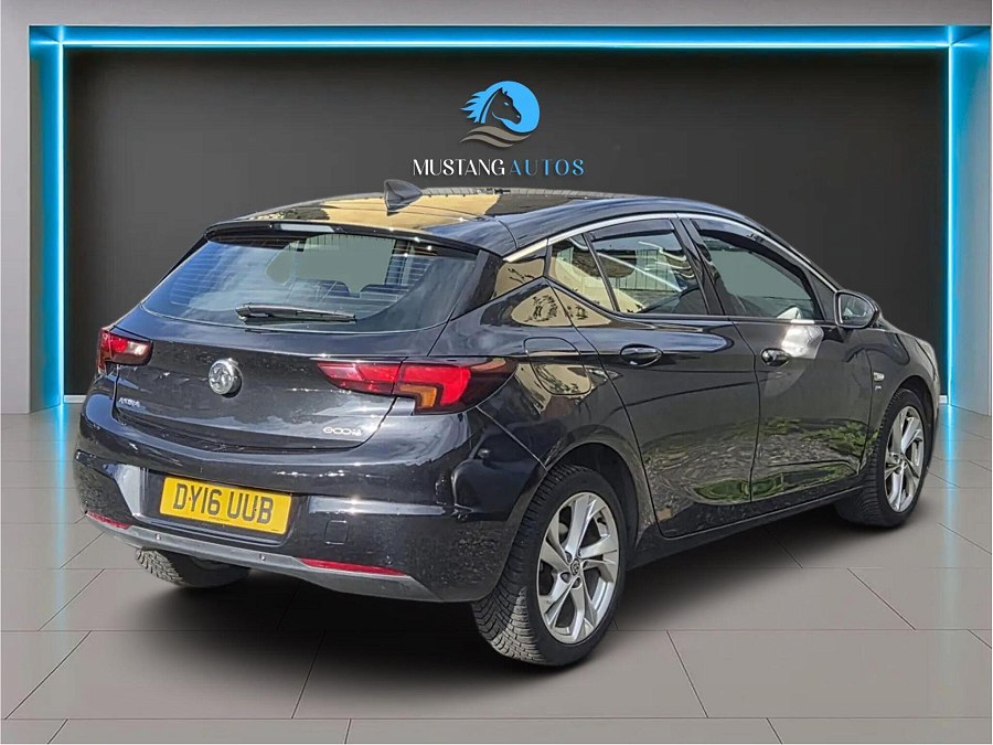 2016 Vauxhall Astra photo 11