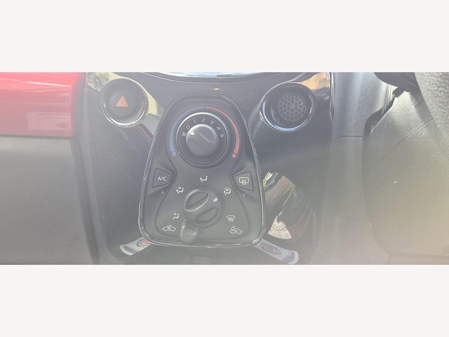 2015 Toyota AYGO photo 10