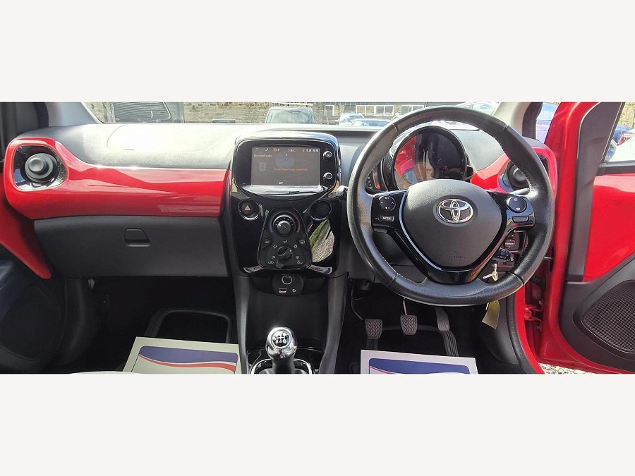2015 Toyota AYGO photo 11