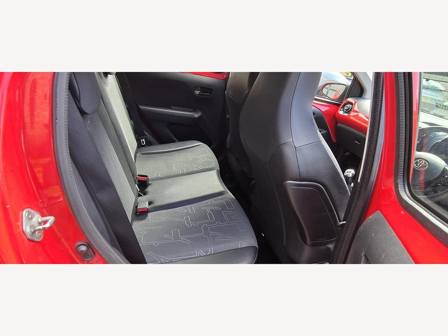 2015 Toyota AYGO photo 13