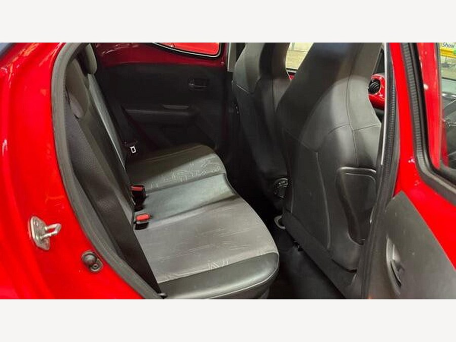 2015 Toyota AYGO photo 11