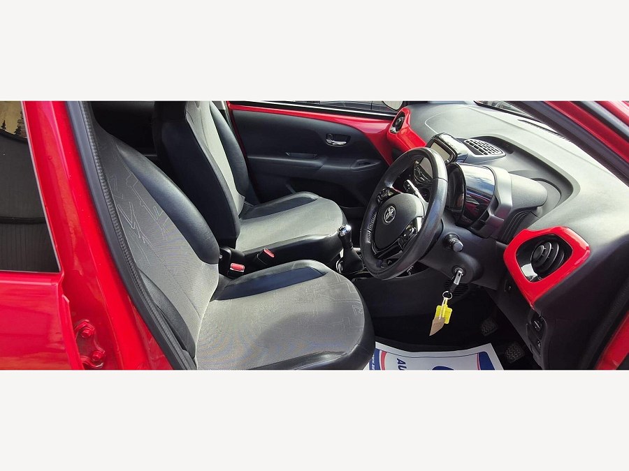 2015 Toyota AYGO photo 12