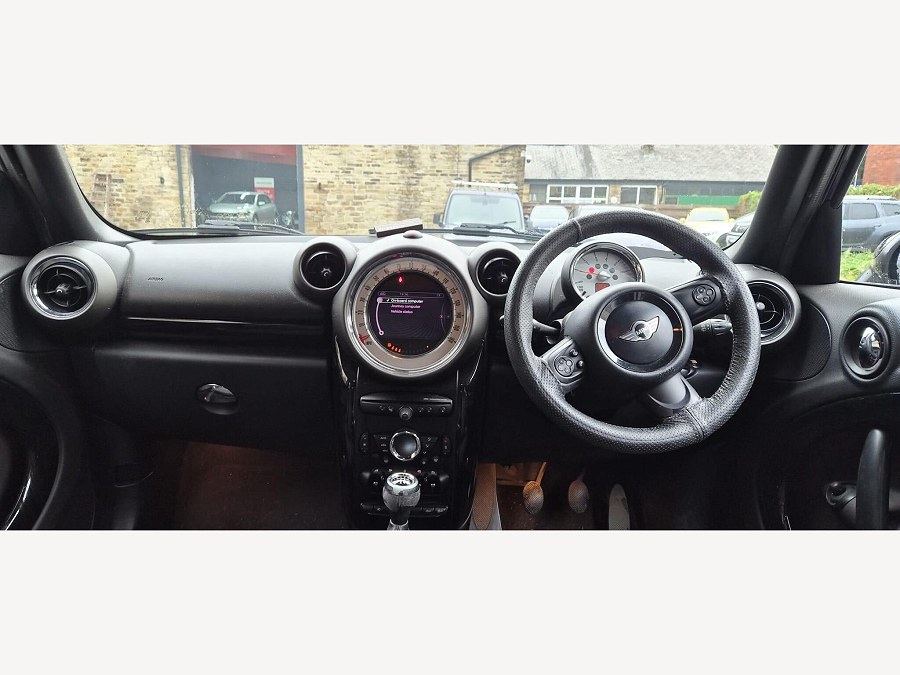 2012 MINI Countryman photo 11