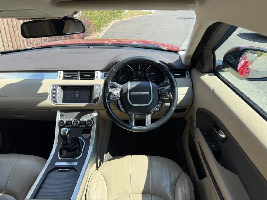 2017 Land Rover Evouque photo 4
