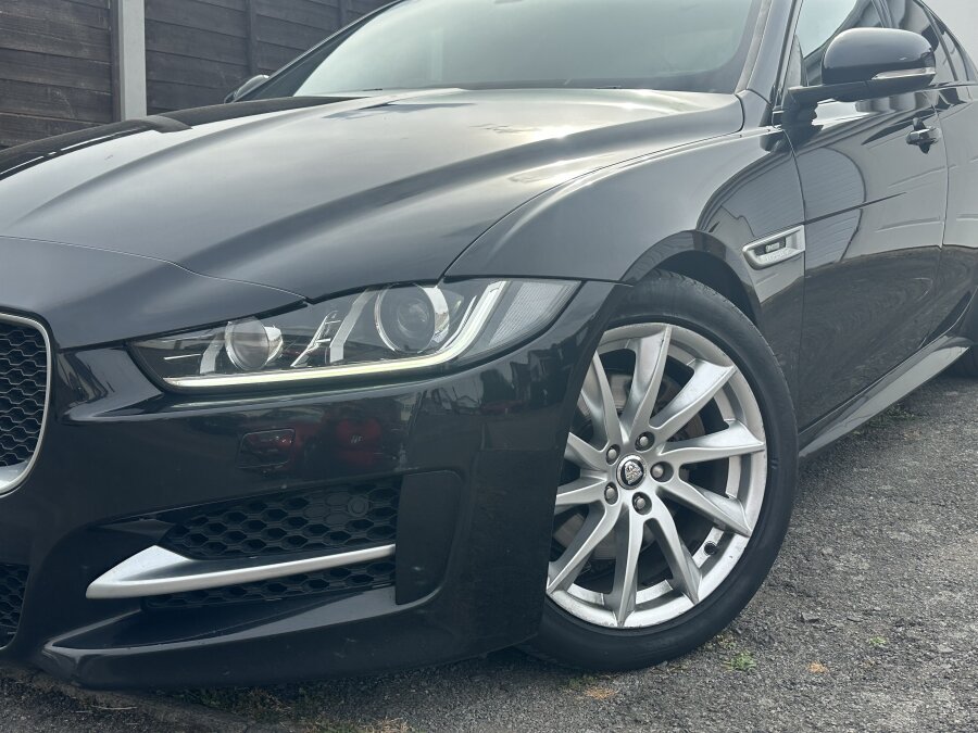 2015 Jaguar XE photo 1