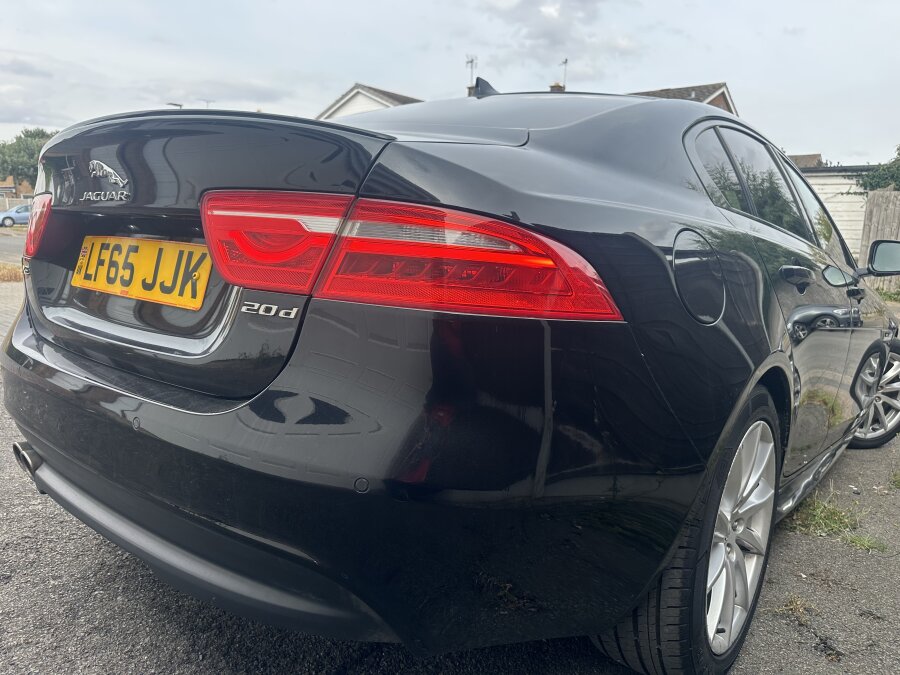 2015 Jaguar XE photo 3