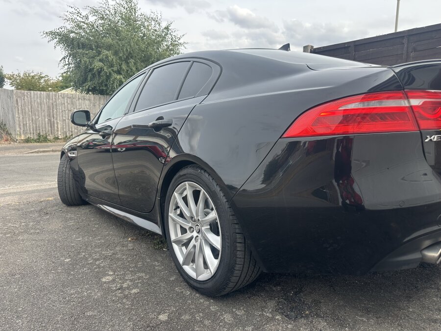 2015 Jaguar XE photo 4