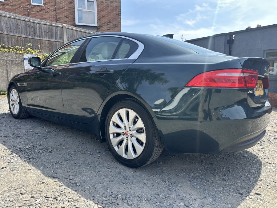 2016 JAGUAR XE photo 4