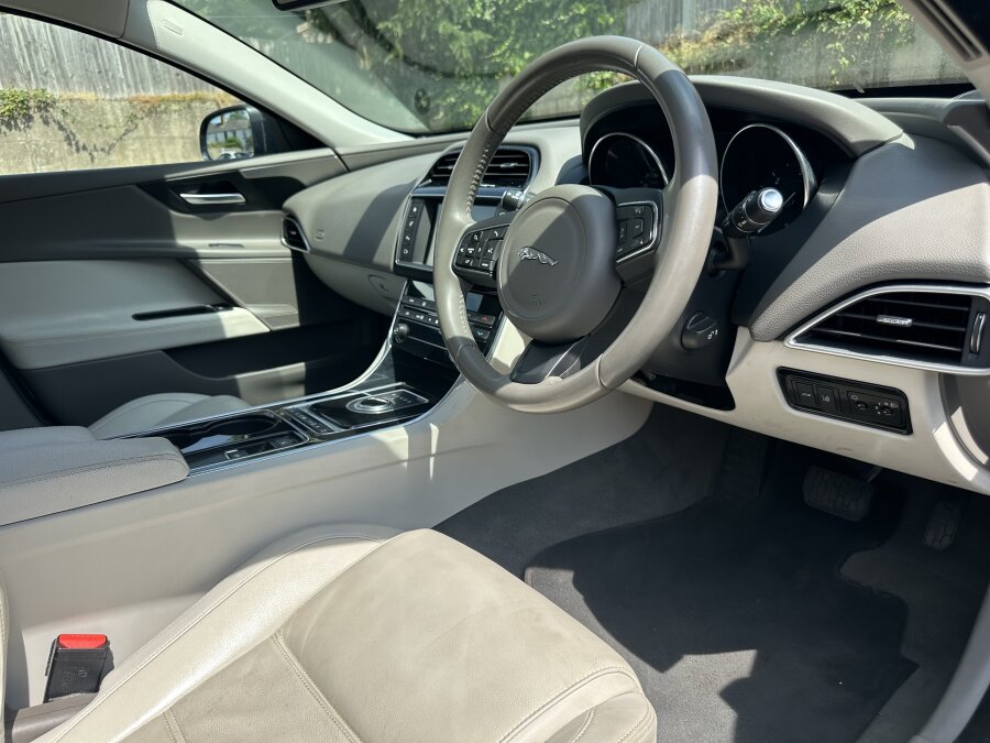 2016 JAGUAR XE photo 10