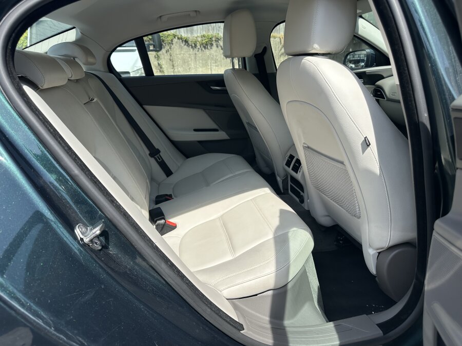 2016 JAGUAR XE photo 12