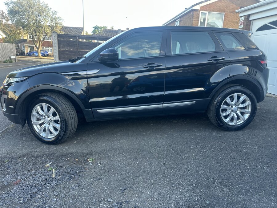 2016 Land Rover Evoque photo 2