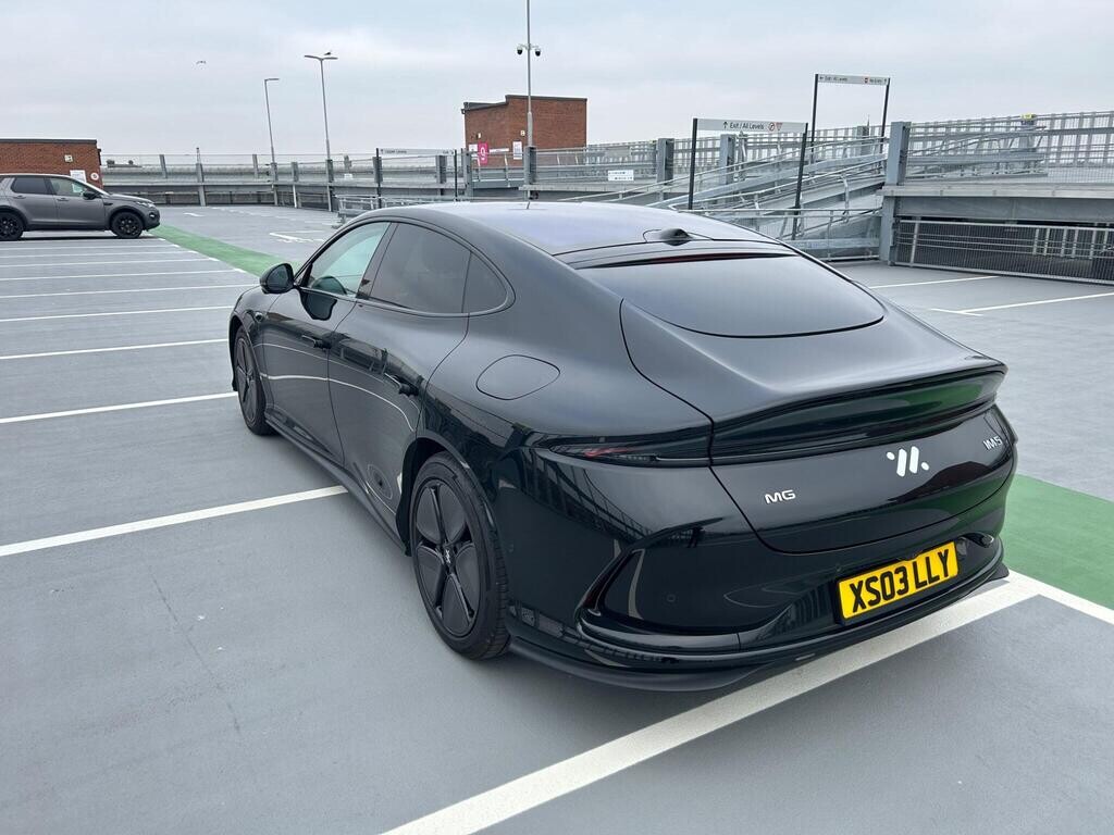 2025 MG IM5 image 4