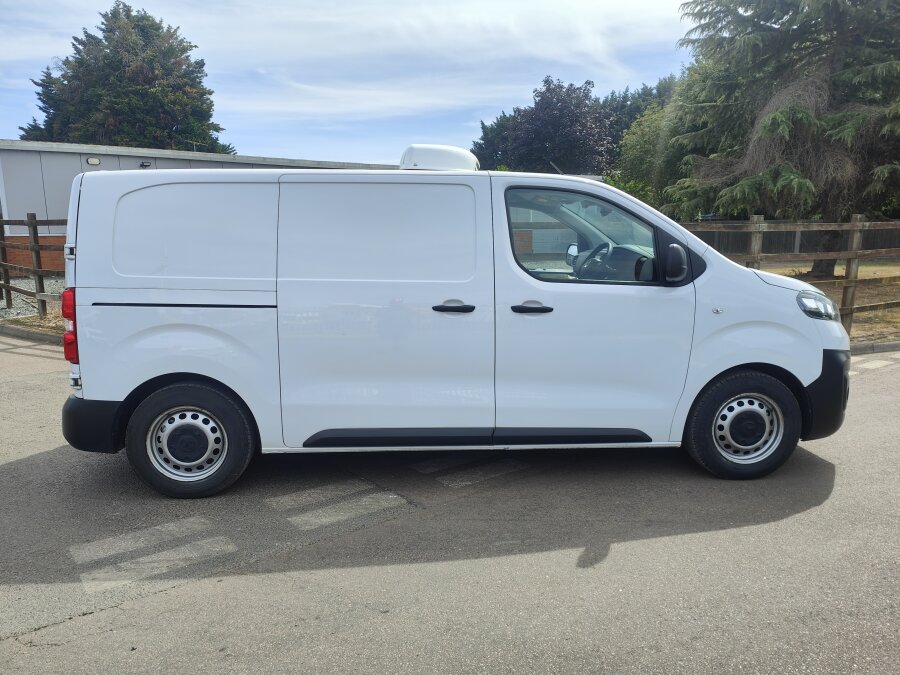 2022 VAUXHALL VIVARO photo 8