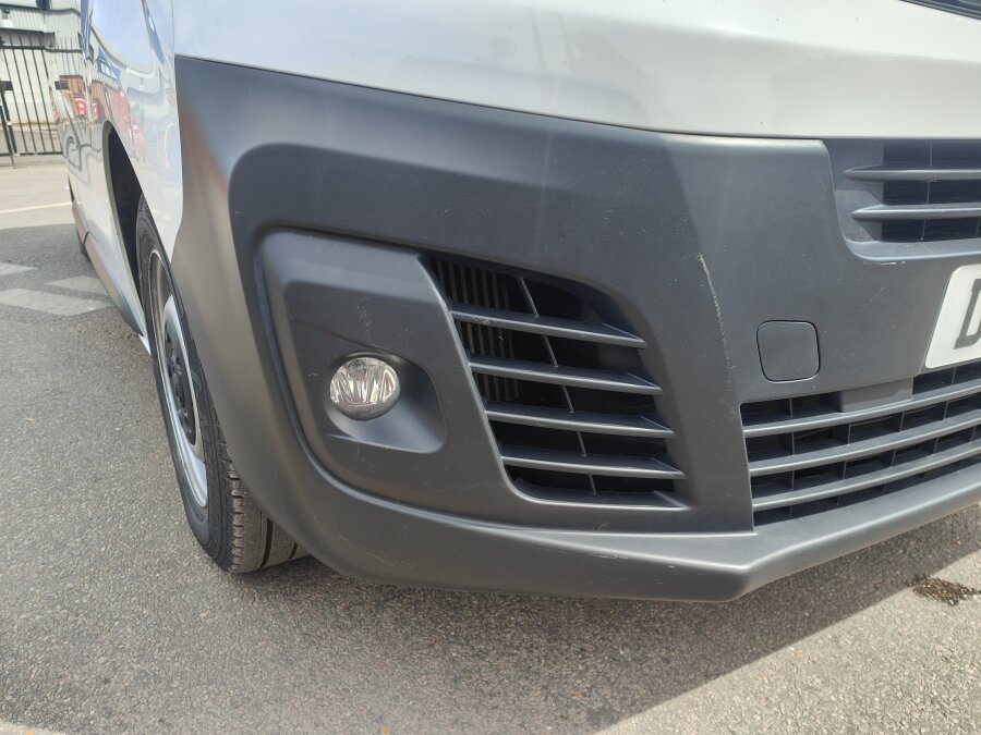 2022 VAUXHALL VIVARO photo 12
