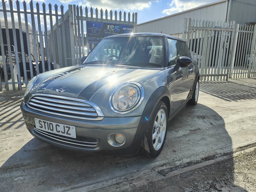 2010 Mini HATCHBACK photo 3