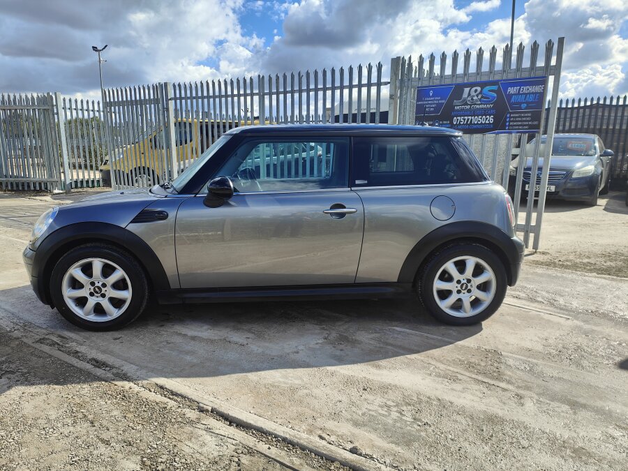 2010 Mini HATCHBACK photo 4
