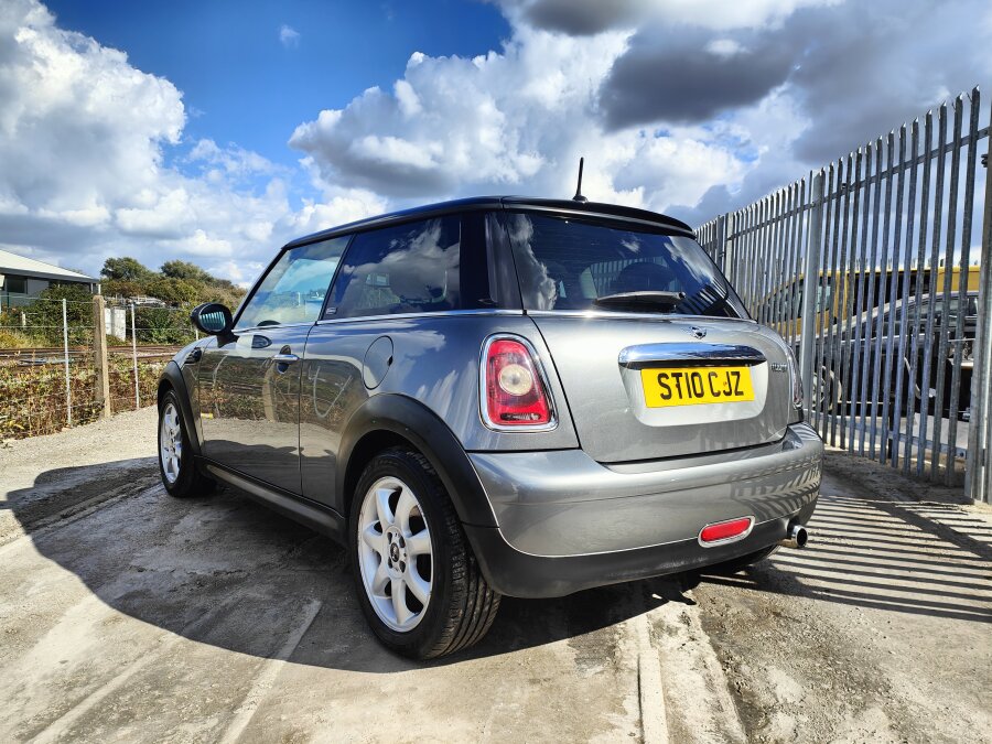 2010 Mini HATCHBACK photo 5