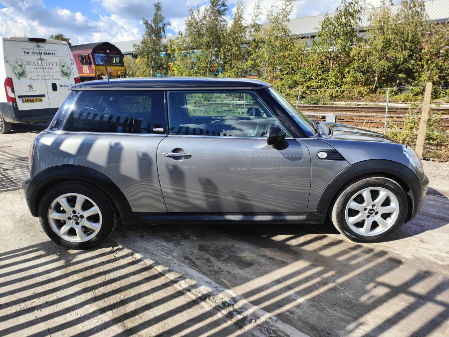 2010 Mini HATCHBACK photo 8