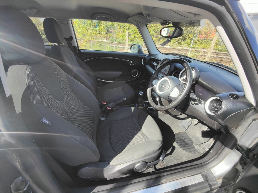 2010 Mini HATCHBACK photo 12