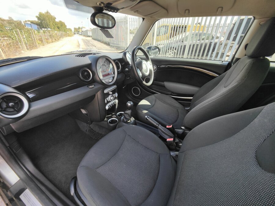 2010 Mini HATCHBACK photo 14