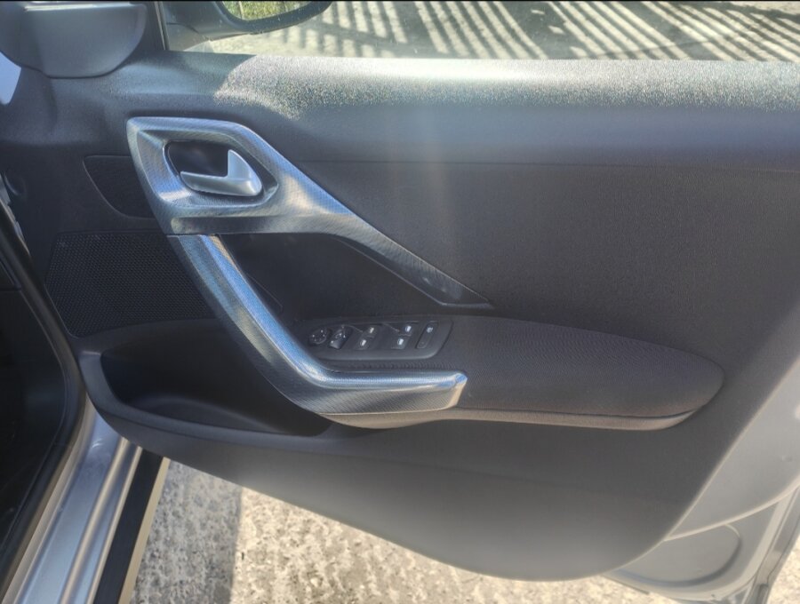 2015 Peugeot 2008 photo 9