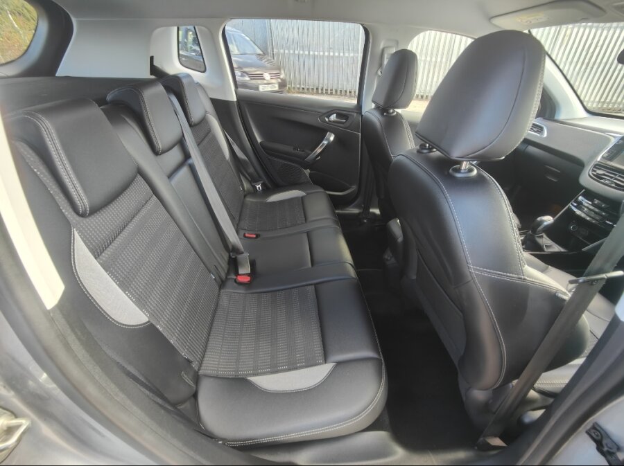 2015 Peugeot 2008 photo 12
