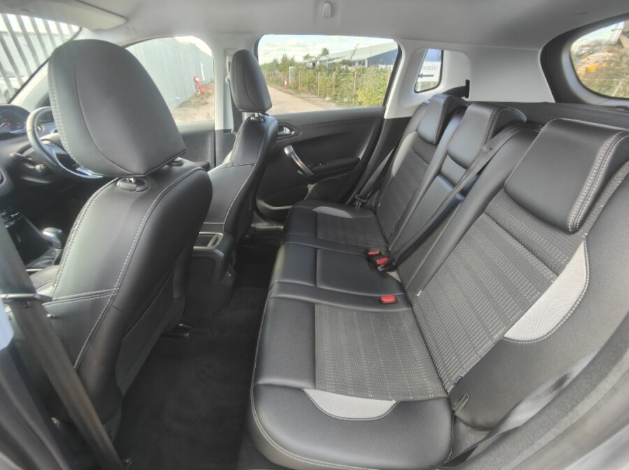 2015 Peugeot 2008 photo 13