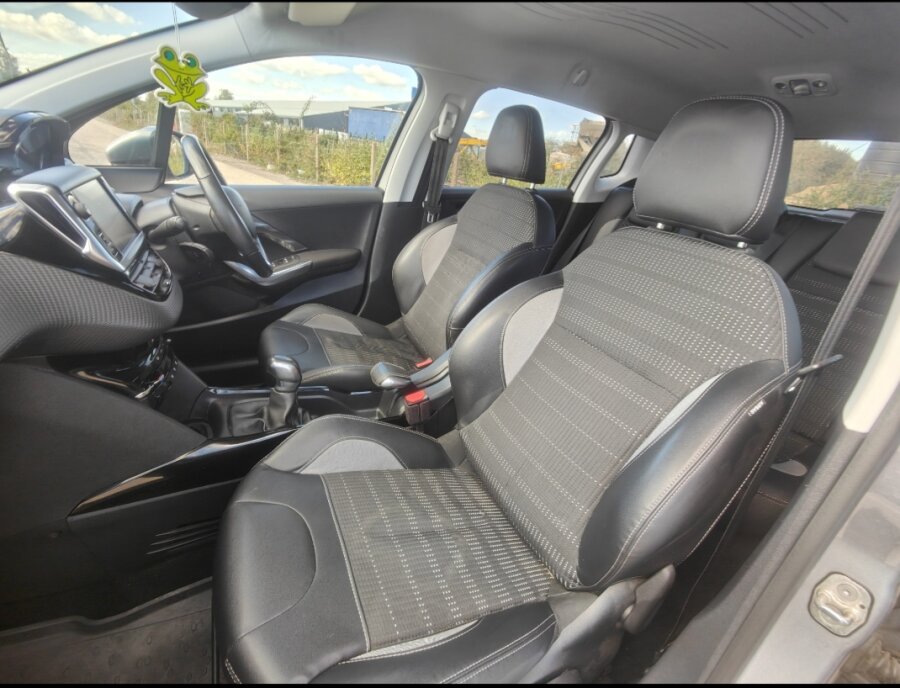 2015 Peugeot 2008 photo 14