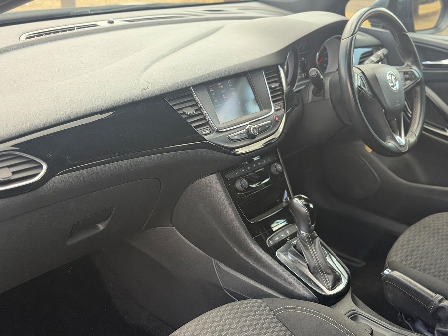 2017 Vauxhall Astra photo 11