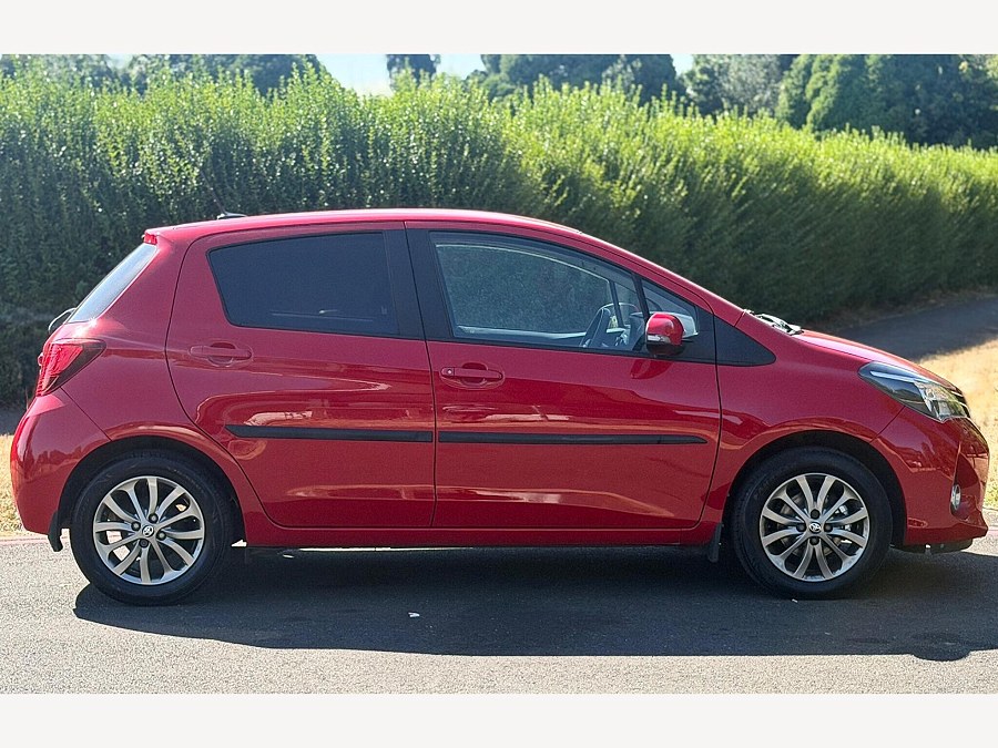 2016 Toyota Yaris photo 7