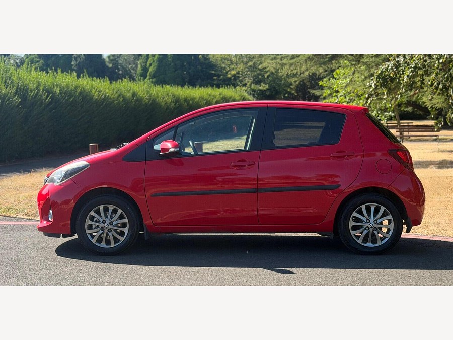 2016 Toyota Yaris photo 6