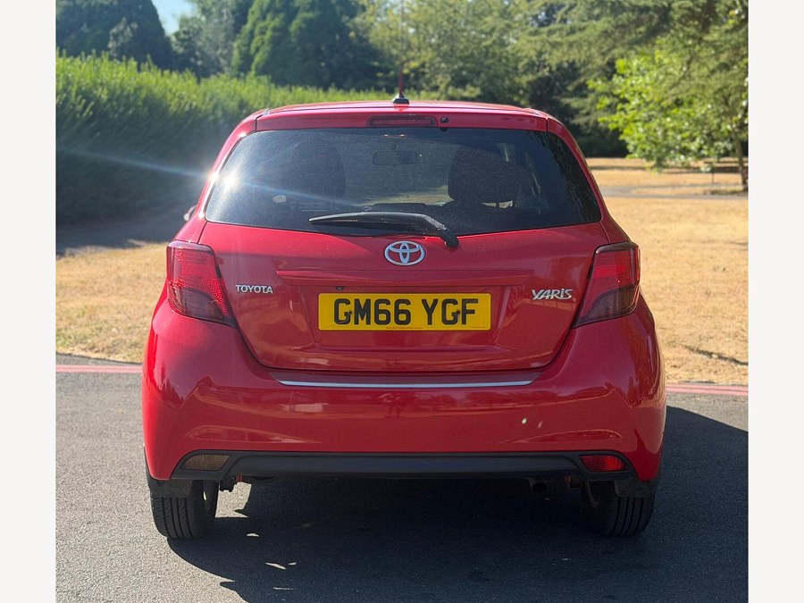 2016 Toyota Yaris photo 5