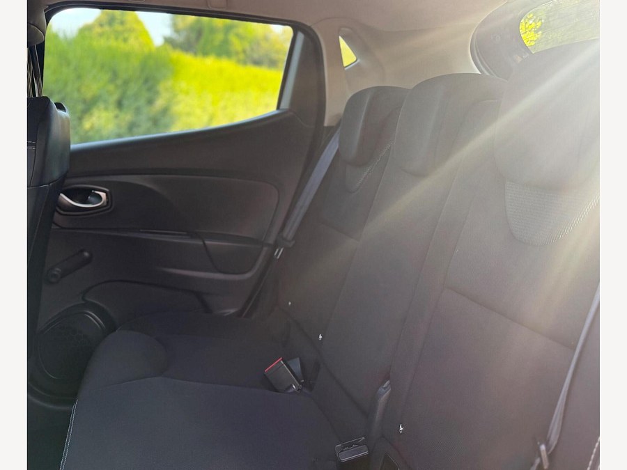 2015 Renault Clio photo 14