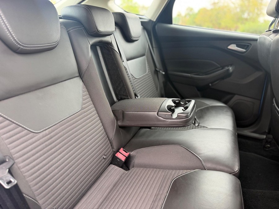 2017 Ford Focus photo 14