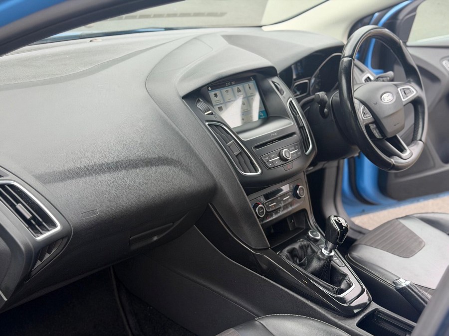 2017 Ford Focus photo 9